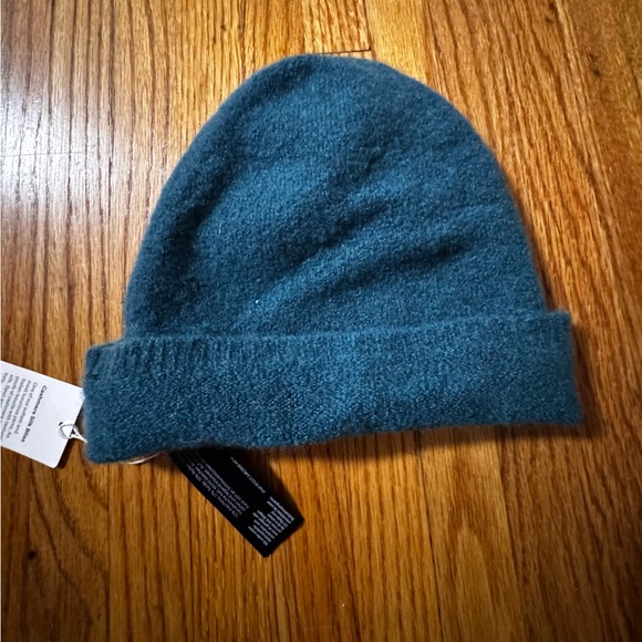 Eileen Fisher Cashmere Silk Boucle Bliss Hat Beanie - Picture 3 of 11